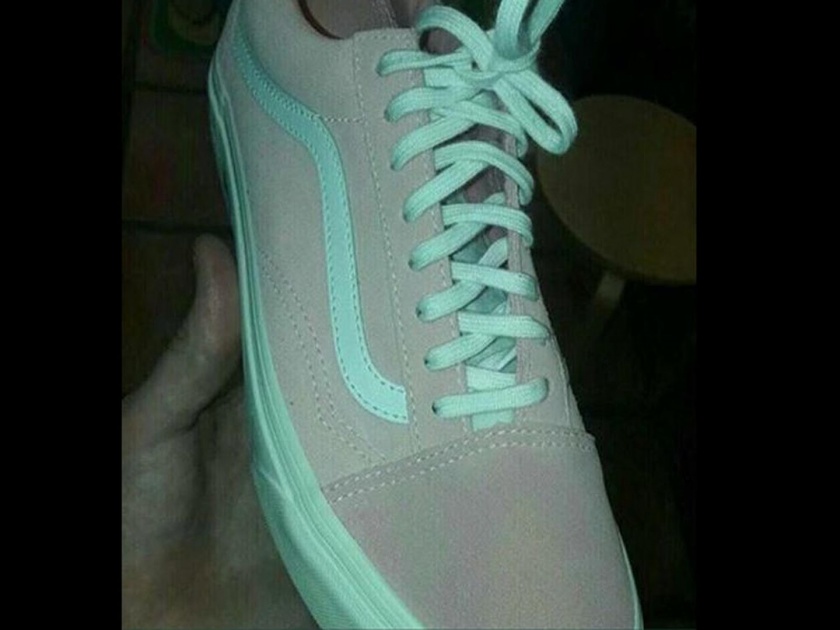 Is this shoe pink or Grey colour? The shoe will tell interesting thing about you | हे शूज पिंक आहेत की ग्रे? शूजच्या रंगावरून जाणून घ्या तुमच्याविषयीची रोमांचक बाब!