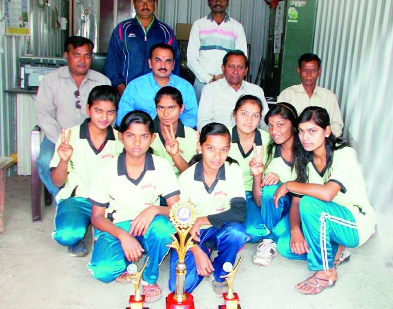 Buldhana wins Pune Mayor trophy shootout ball! | पुणे महापौर चषक शुटिंग बॉल स्पर्धेत बुलडाणा विजयी!