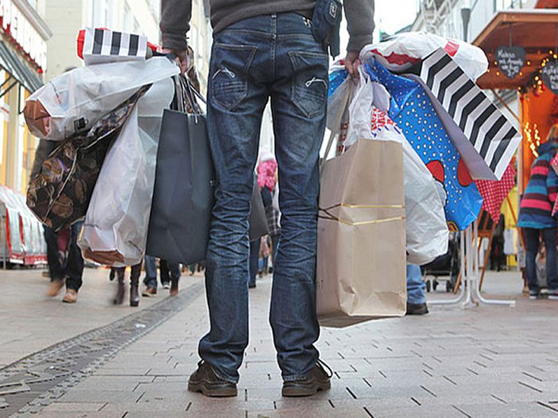Simple steps for shopping for men | पुरूषांसाठी खास शॉपिंग टिप्स; वेळ आणि पैशांची होईल बचत