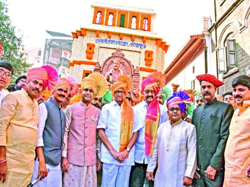 Sage Chhatrapati was honored by the descendants of Sardar | शिवछत्रपतींना सरदारांच्या वंशजांकडून मानवंदना