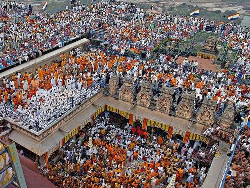 Grand procession for Shravanabelol | श्रवणबेळगोळला निघाली भव्य मिरवणूक