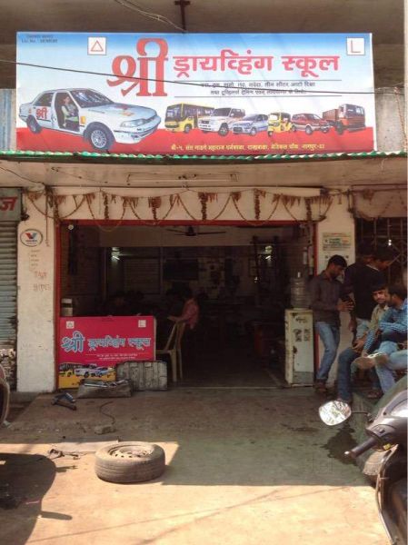 Three driving companies in Nagpur concealed Rs 10 crore transactions | नागपुरातील तीन ड्रायव्हिंग कंपन्यांनी १० कोटींचे व्यवहार दडविले