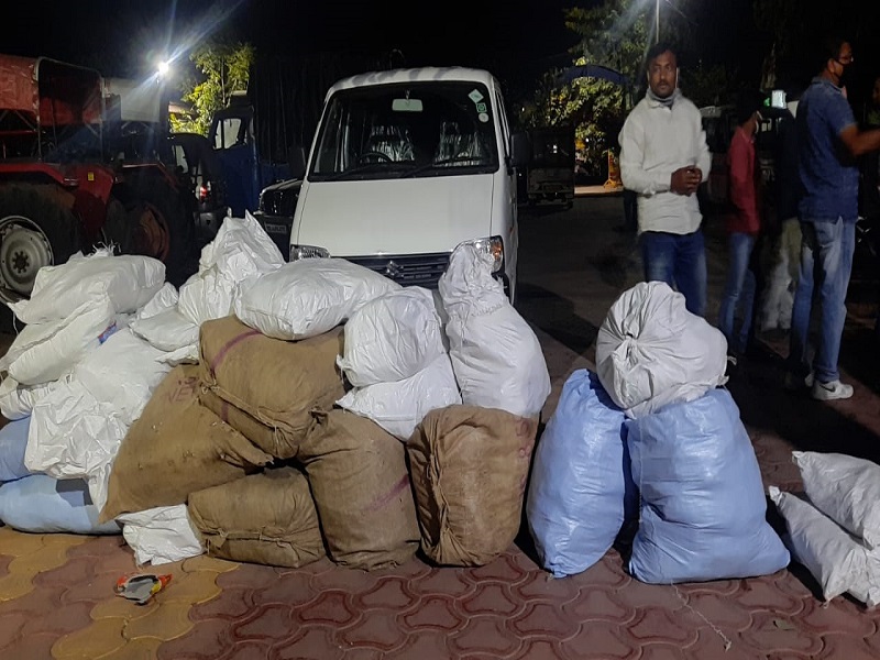 Two gutkhaking gajaads; Eight lakh items confiscated | दोन गुटखाकिंग गजाआड; आठ लाखांचा मुद्देमाल जप्त 