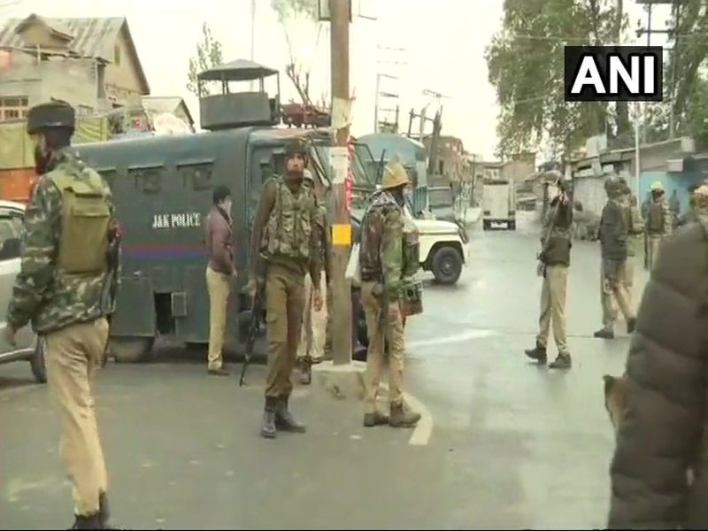 JammuAndKashmir: Encounter underway between security forces & terrorists in Fateh Kadal area of Srinagar | Jammu Kashmir : श्रीनगरमध्ये चकमकीत तीन दहशतवाद्यांचा खात्मा