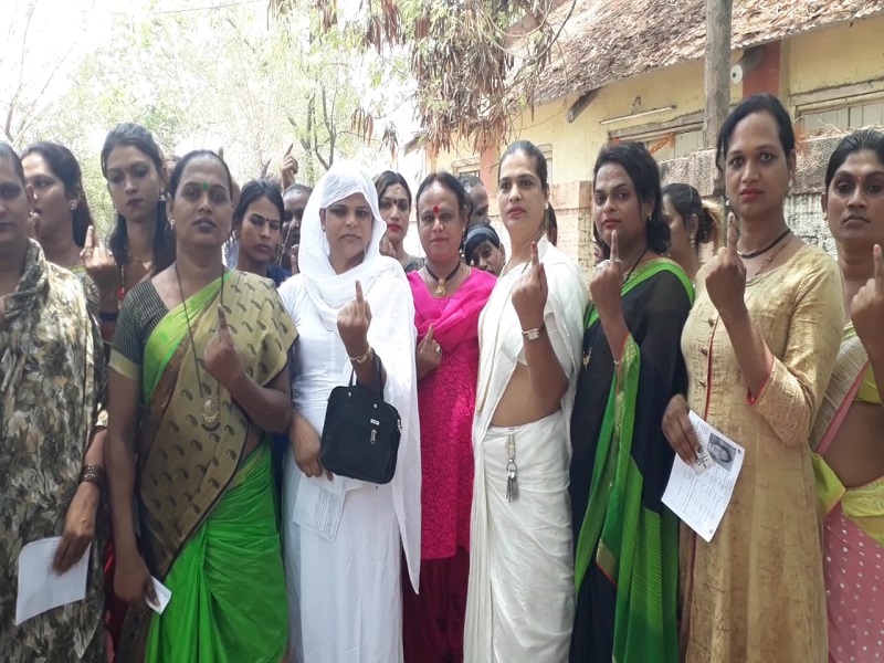 Shirdi constituency 42 transgender voted | शिर्डी मतदारसंघात ४२ तृतीयपंथीयांनी बजावला मतदानाचा हक्क