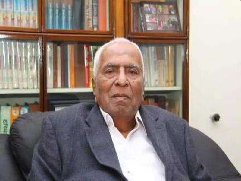 Bhishmapitamah Bhujangrao Kulkarni of the administration passed away due to old age | प्रशासनातील भीष्मपितामह भुजंगराव कुलकर्णी यांचे वृद्धापकाळाने निधन