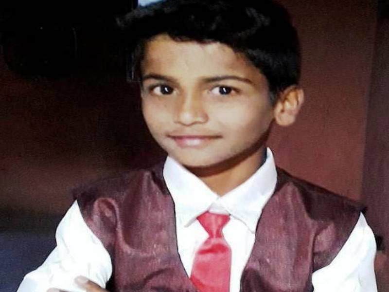 Unfortunate death of a young boy to get hanged | गोठ्यात खेळत असताना गळफास लागून लहान मुलाचा दुर्दैवी मृत्यू