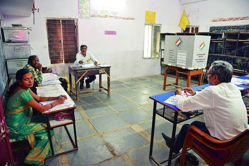 Maharashtra Assembly Election 2019: Percentage decline in Nagpur | Maharashtra Assembly Election 2019 : नागपुरात टक्केवारी घटली, धाकधूक वाढली