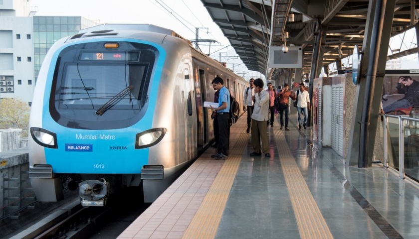 The MMRDA will launch two metro lanes next year | मुंबईचा वेग वाढणार; पुढील वर्षी एमएमआरडीए सुरू करणार दोन मेट्रो मार्गिका