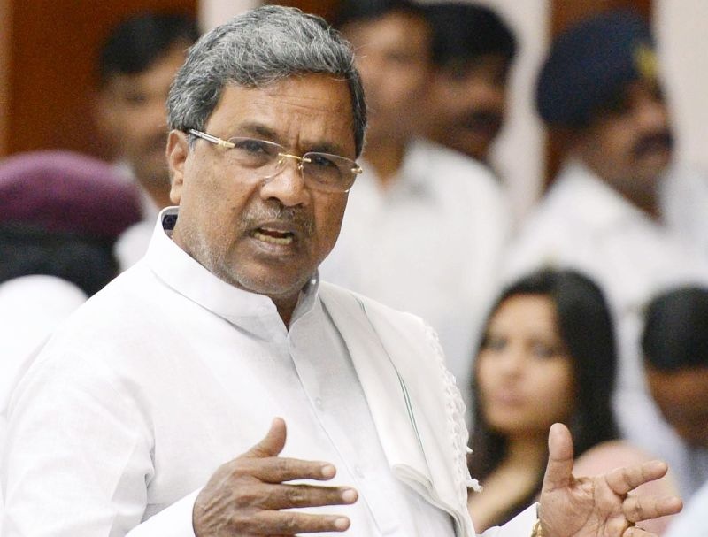 Karnataka Chief Minister Siddaramaiah Attacks Two Parties, Said BJP-JDS Are Struggling Like Fish Out Of Water | सरकार कोसळण्याच्या कुमारस्वामींच्या दाव्यावर सिद्धरामय्यांचे प्रत्युत्तर, म्हणाले, "भाजप आणि जेडीएसची अवस्था..."