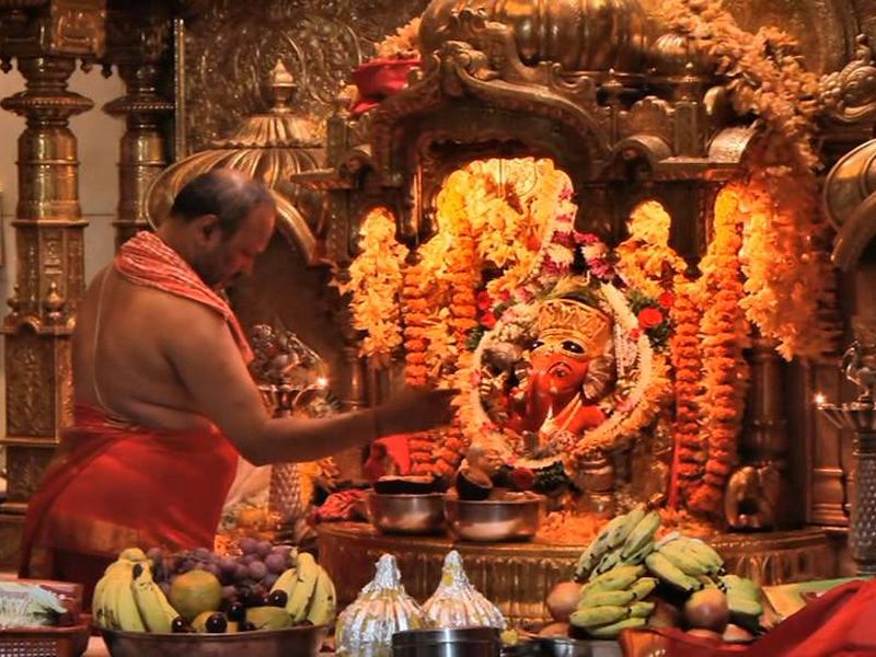 Angarki sankashti chaturthi today Siddhivinayak Mandir Mumbai | अंगारकी संकष्टी चतुर्थीनिमित्त सिद्धिविनायक मंदिरात भाविकांची गर्दी