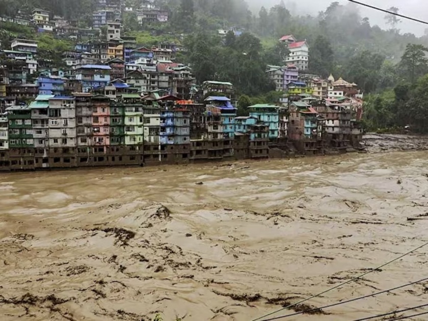 dead still missing in sikkim flash flood as search operation continues west bengal | Sikkim Flash Flood : भीषण! सिक्कीममध्ये पुराचे थैमान, 11 पूल कोसळले; 18 जणांचा मृत्यू, 26 जखमी, 98 बेपत्ता