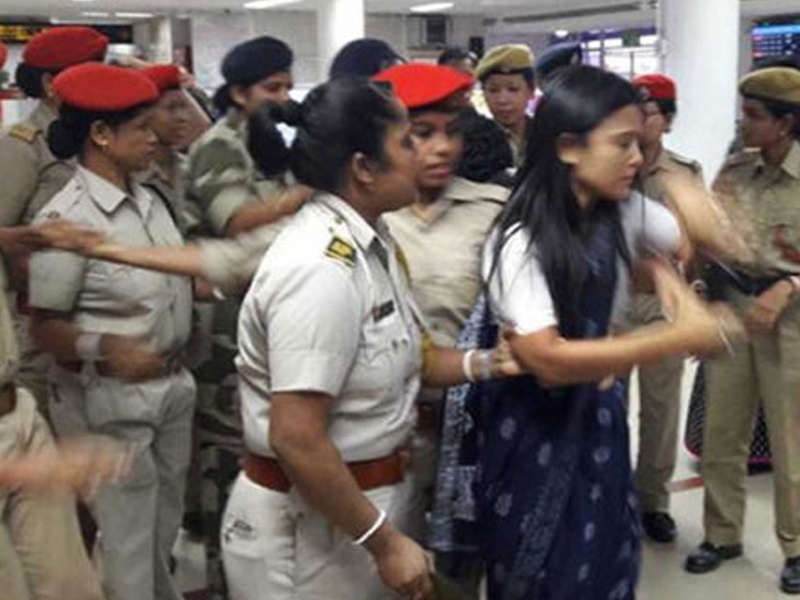 Six Trinamool leaders leave Assam after being detained overnight at Silchar airport | आसाममध्ये गेलेले तृणमूलचे नेते परतले माघारी, विमानतळावरच काढली रात्र