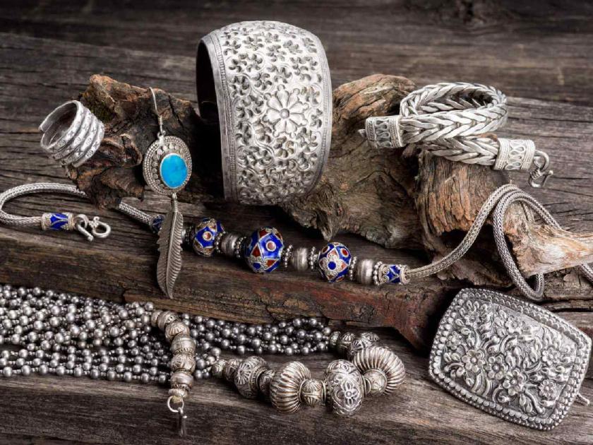 Wedding silver jewelry in the code of ethics; 6,000 businessmen in Hoopri are suffering | लग्नसोहळ्याचे चांदीचे दागिने आचारसंहितेच्या कचाट्यात; हुपरीतील ६ हजार व्यावसायिक त्रस्त