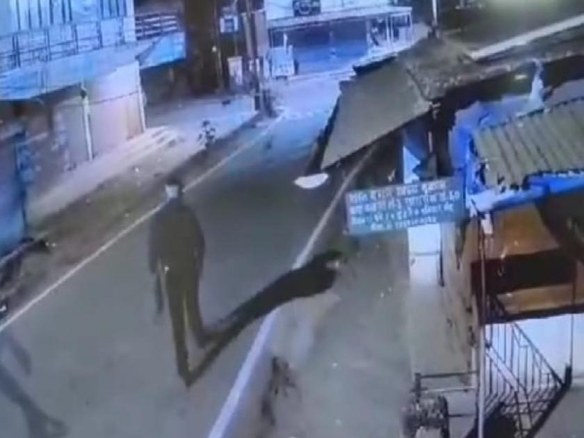 Burglary attempted at four places in Kankavali city, thief caught on CCTV | कणकवली शहरात चार ठिकाणी घरफोडीचा प्रयत्न, चोरटा सीसीटीव्हीत कैद