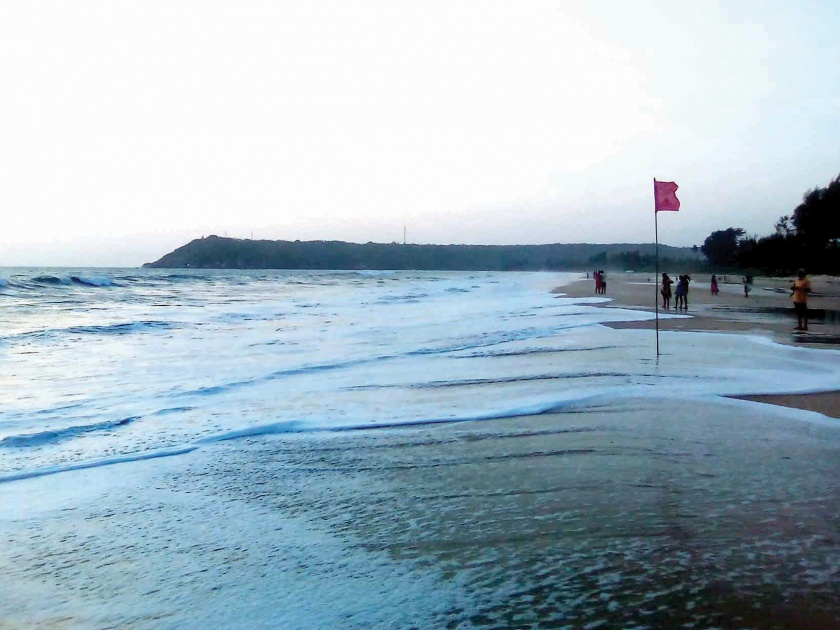 Sindhudurg: Vengurlea water level in the sea suddenly increased, police rushed to the coast | सिंधुदुर्ग : वेंगुर्ले समुद्रातील पाणी पातळी अचानक वाढली, पोलीस किनारपट्टीवर दाखल