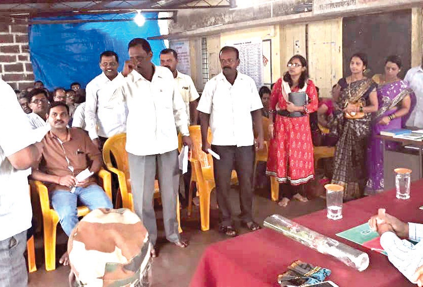 Sindhudurg: Aamdhali ghats patron patrons, Sawantwadi panchayat committee members aggressive | सिंधुदुर्ग: आंबोली घाटातील संरक्षक कठडे दयनीय, सावंतवाडी पंचायत समितीत सदस्य आक्रमक