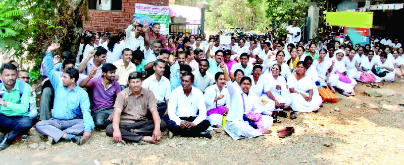 Sindhudurg: National Health Campaign: Decision, contract workers' agitation due to non-interference by the Morcha government | सिंधुदुर्ग : राष्ट्रीय आरोग्य अभियान : मोर्चाची शासनाकडून दखल न घेतल्याने निर्णय, कंत्राटी कर्मचाऱ्यांचे आंदोलन