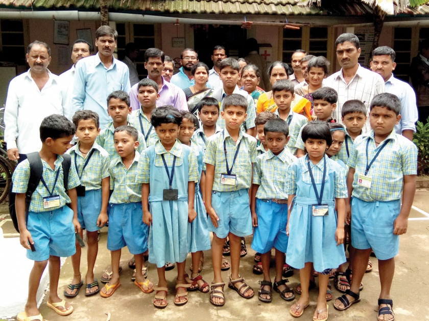 Sindhudurg: Schools filled by parents in Panchayat Samiti, Malcolm Rural Invader for teacher | सिंधुदुर्ग : पंचायत समितीत पालकांनी भरवली शाळा, शिक्षकासाठी मालोंड ग्रामस्थ आक्रमक
