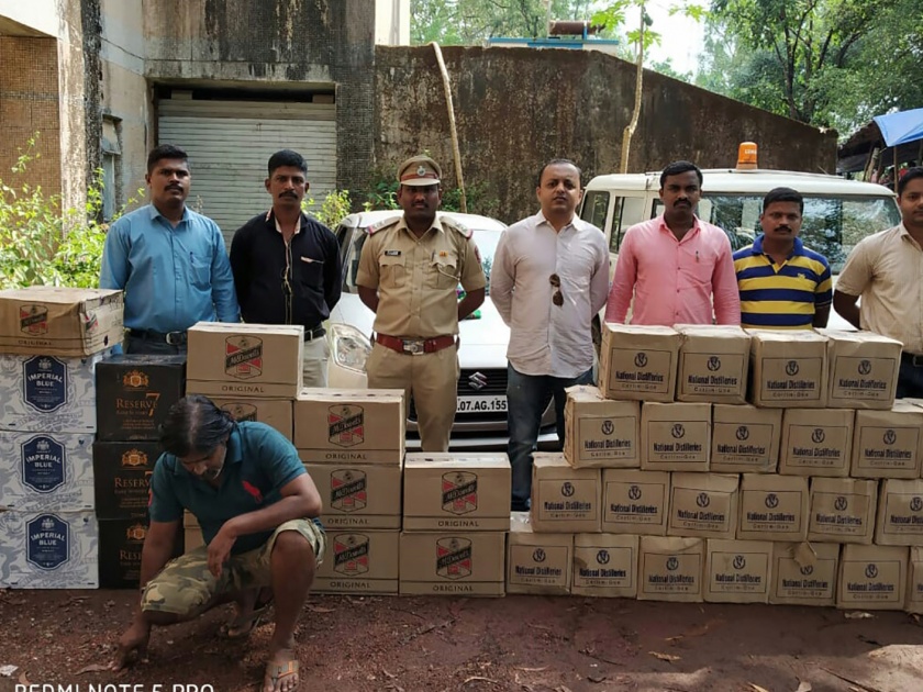Sindhudurg Nagarhi: Chasing the accused after pursuing thrilling - Goa-based liquor transportation | सिंधुदुर्गनगरी : थरारक पाठलाग करून आरोपीस पकडले  - गोवा बनावटीच्या दारूची वाहतूक 