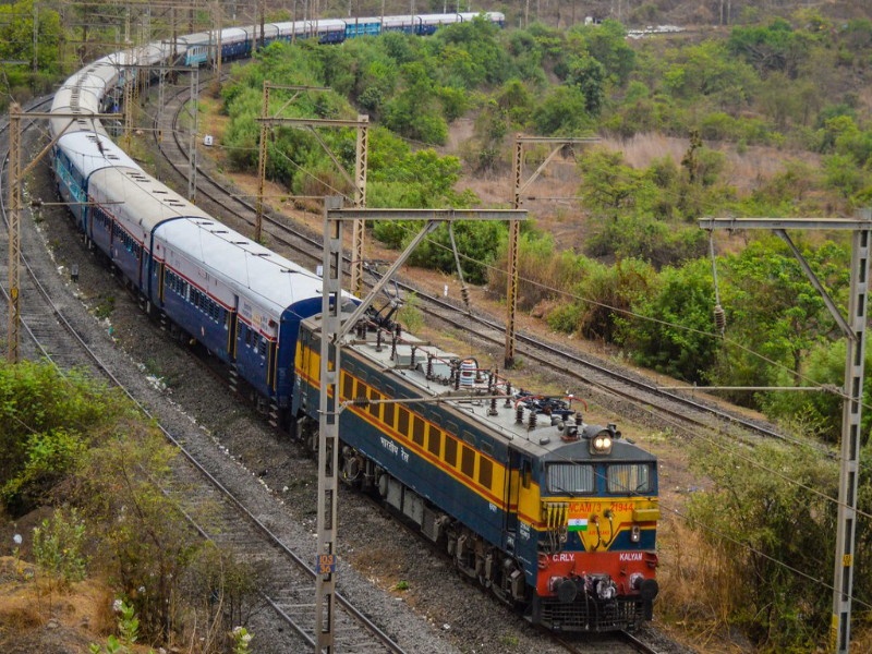 finally success in passenger demand pune - mumbai Sinhagad Express will run | ...अखेर प्रवाशांच्या मागणीला यश; पुणे - मुंबई सिंहगड एक्सप्रेस धावणार