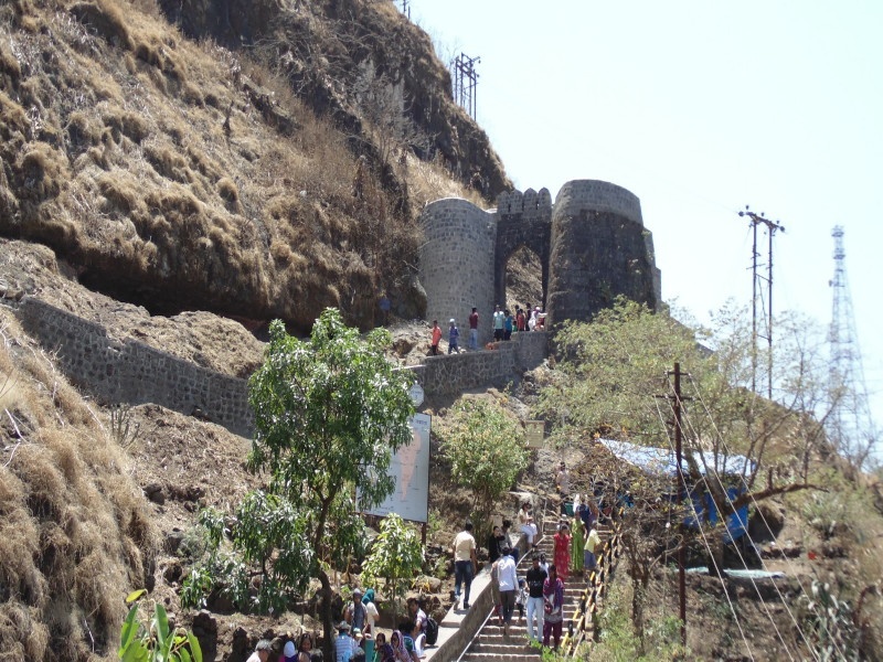 The Alcohol Detector checking of Tourists at sinhgad fort- demands of raje shivray pratishthan | सिंहगडावर पर्यटकांची अल्कोहोल डिटेक्टर ने तपासणी करा : राजे शिवराय प्रतिष्ठान