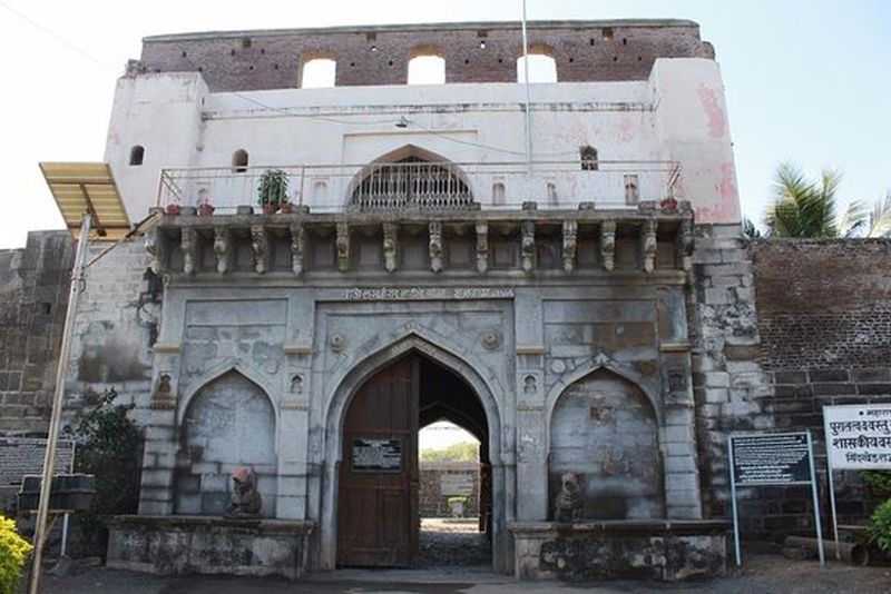 Even after Ajit Pawar's suggestion, the palace at Sindkhedraja was not opened | अजित पवारांच्या सुचनेनंतरही सिंदखेडराजा येथील राजवाडा उघडलाच नाही