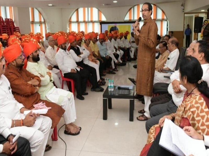 CM Uddhav Thackeray evaluates the work of the Shiv Sena MLA | शिवसेनेच्या आमदारांनी कामाचा लेखाजोखा सादर करा; उद्धव ठाकरेंनी दिले आदेश