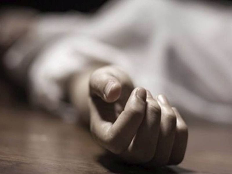Hyderabad girl dies after falling from second floor of hotel | हाॅटेलच्या दुसऱ्या मजल्यावरून पडल्याने हैदराबादच्या मुलीचा मृत्यू; लातुरातील अंबाजाेगाई राेडवरील घटना