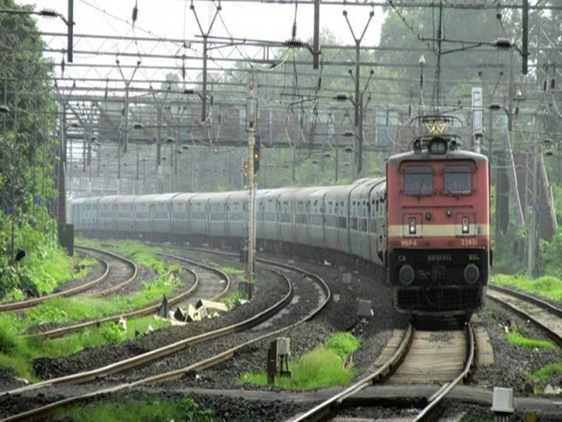 Schedule of Chennai, Gadag, Thiruvananthapuram and Solapur Express changed; Railway trophic block | चेन्नई, गदग, तिरूअनंपूरम अन् सोलापूर एक्सप्रेसचे वेळापत्रक बदलले; रेल्वेचा ट्रॉफिक ब्लॉक