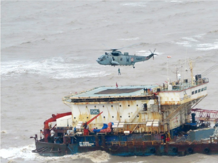 Tauktae Cyclone: 410 people rescued by Indian Navy | Tauktae Cyclone: तुफानी समुद्रात रंगला थरार; जिगरबाज नौदलाकडून चक्रीवादळामुळे अडकलेल्या ४१० जणांची सुटका