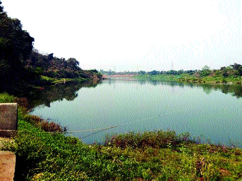 At Nagnath, farmers want to build a harbor | नागनाथ येथे शेतकऱ्यांना हवा बंधारा