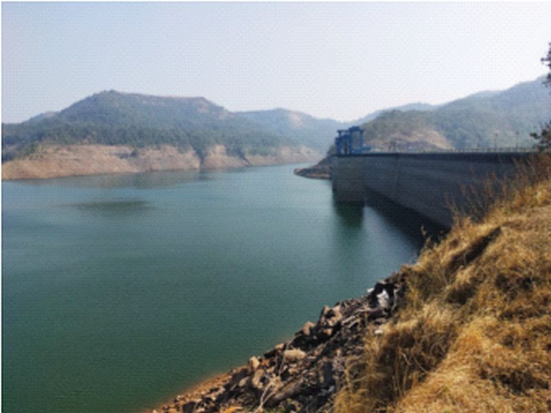 Mokhada's Vaitarna tap water supply scheme stalled? | मोखाड्याची वैतरणा नळ पाणीपुरवठा योजना बारगळली?; रोज मरे त्याला कोण रडे
