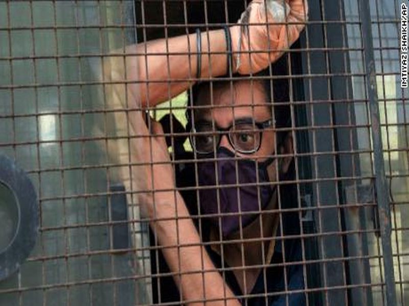 Arnab Goswami was shifted to Taloja Jail | अर्णब गोस्वामी यांना तळोजा कारागृहात हलवले
