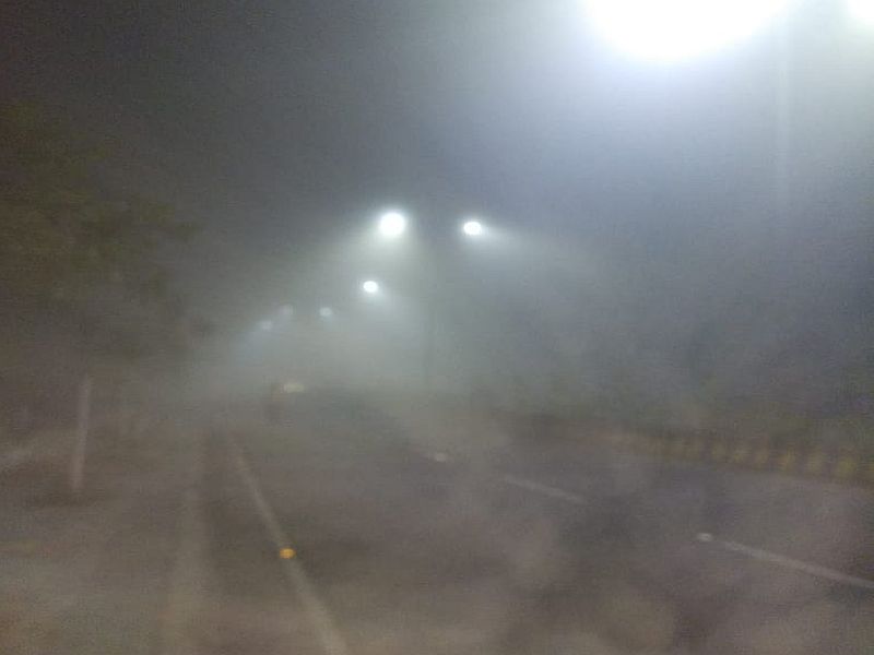 Yavatmal surrounded the city with heavy fog | यवतमाळ शहराला दाट धुक्याने वेढले 