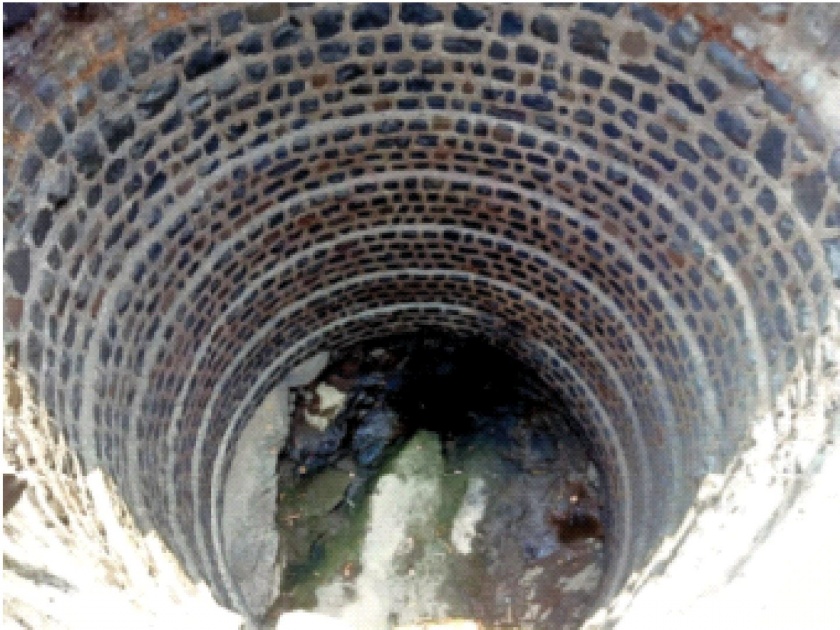Wells reached Vikramgad taluka; People in Saharepada are suffering from water scarcity | विक्रमगड तालुक्यात विहिरींनी गाठला तळ; पाणीटंचाईने सहारेपाड्यातील लोक त्रस्त