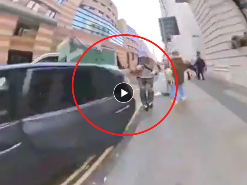 car door brutally hit skater performing on road side fall down but luckily saved watch video viral | Skating Viral Video: रस्त्यावर तरूण करत होता स्केटिंग, अचानक कारचा दरवाजा उघडला अन्...