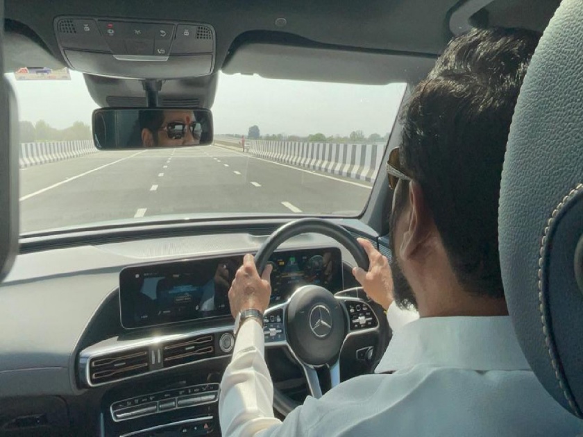 Eknath Shinde inspects Balasaheb Thackeray Samrudhi Highway from 'electric car' | बाळासाहेब ठाकरे समृद्धी महामार्गाची एकनाथ शिंदे यांनी 'इलेक्ट्रिक कार'मधून केली पाहणी