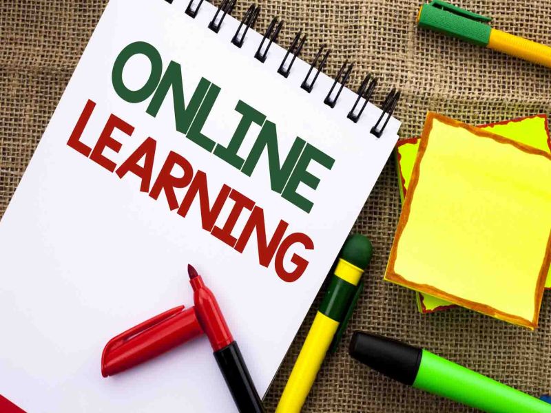 Question marks on online learning; Examinations should be taken in two sessions by reducing the syllabus | ऑनलाइन शिक्षणावर प्रश्नचिन्ह; अभ्यासक्रम कमी करून दोन सत्रांत परीक्षा घ्याव्यात