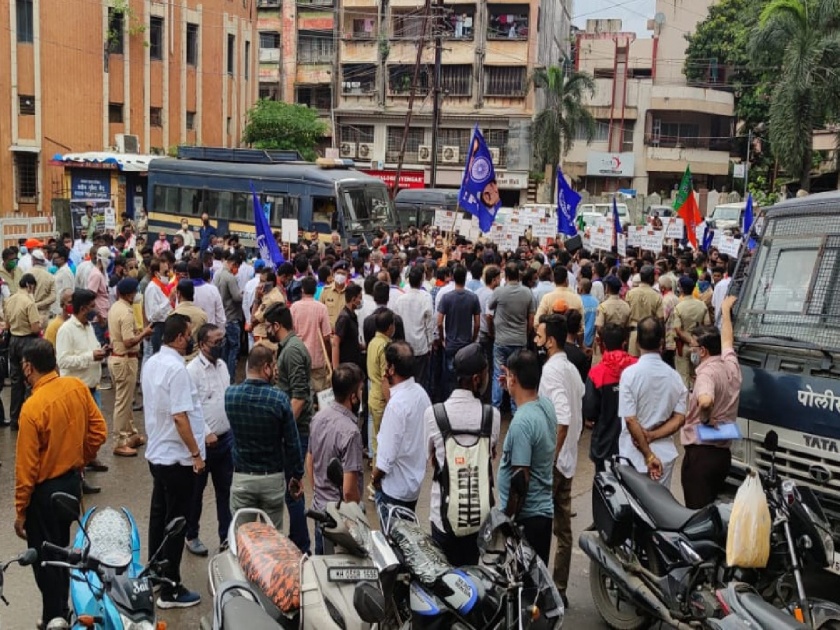 BJP-Ripai's morcha against Ulhasnagar Municipal Corporation's crackdown | उल्हासनगर महापालिकेच्या तोडक कारवाईविरोधात भाजपा-रिपाइंचा मोर्चा