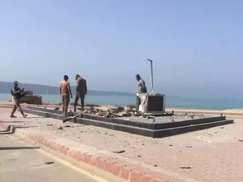 Baloch Libe­ration Front Destroyed Mohammad Ali Jinnah Statue In Bomb Attack In Gwadar Pakistan | पाकिस्तानचे संस्थापक मोहम्मद अली जिन्नाची मूर्ती बॉम्बनं उडवली; नेमकं काय घडलं?