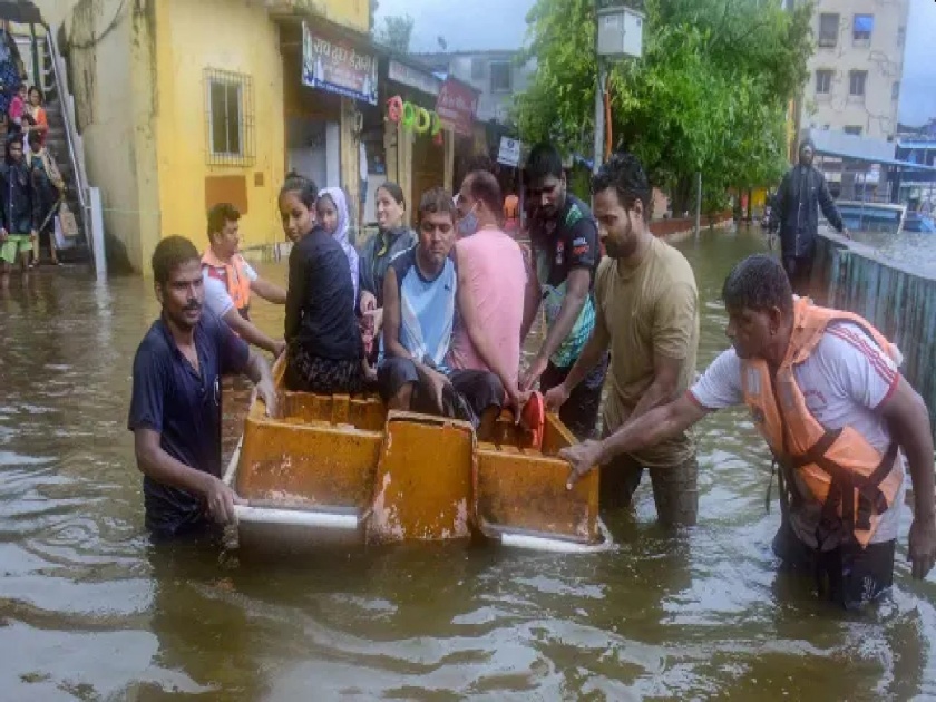 Maharashtra Flood: Ratnagiri, Chiplun flooded, 2 NDRF teams along with Coast Guard to come for help - Vijay Vadettiwar | Ratnagiri Flood: रत्नागिरी, चिपळूणला पुराचा वेढा, NDRF च्या २ टीमसह कोस्टल गार्डही मदतीसाठी येणार – विजय वडेट्टीवार