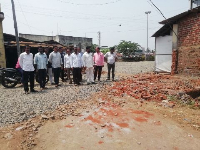 Unidentified persons demolished a toilet in Rashiwade in Kolhapur | मध्यरात्री गावातील शौचालय अचानक गायब केले; सकाळी उठताच ग्रामस्थ हैराण झाले