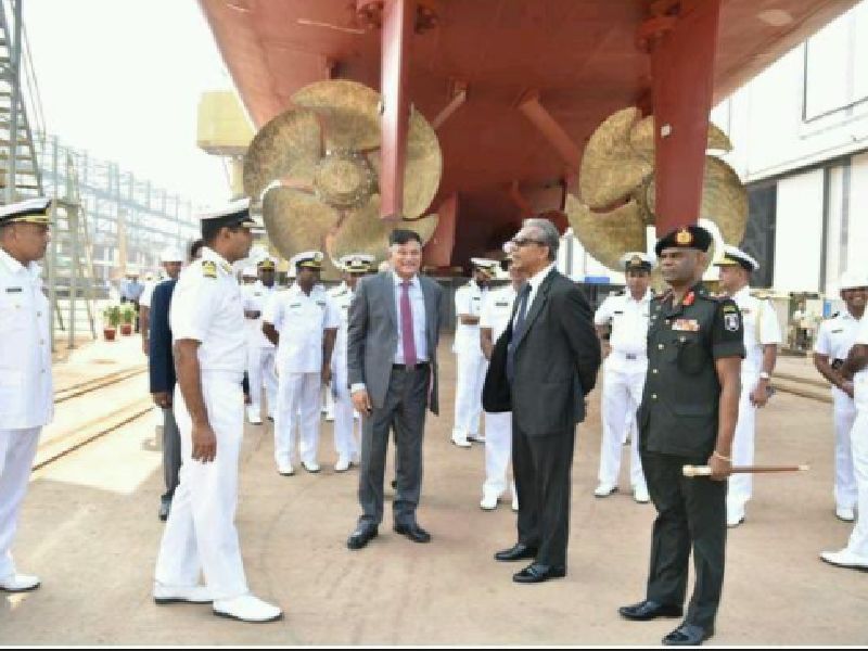 Sri Lankan Defense Ministry officials gift greetings to the Goa shipyard | श्रीलंका संरक्षण मंत्रालय अधिका-यांची गोवा शिपयार्डला सदिच्छा भेट