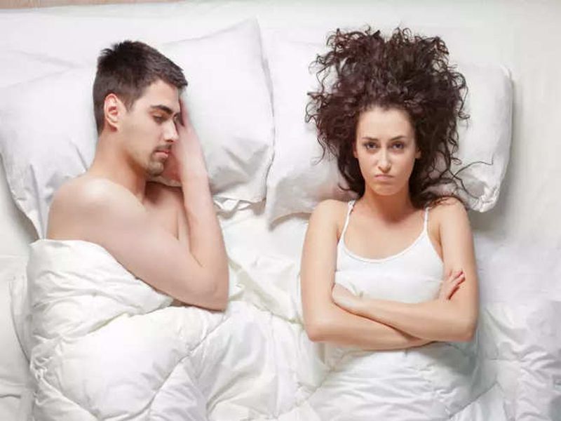 Sex or sleep which one you choose | लैंगिक जीवन : शारीरिक संबंध की झोप, काय निवडाल तुम्ही?