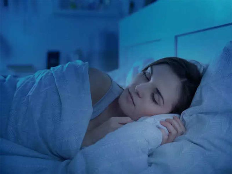 Sleeping on your left side is beneficial for health | हृदय निरोगी ठेवण्यासाठी आणि घोरणं बंद करण्यासाठी ही स्लीपिंग पोजिशन बेस्ट!