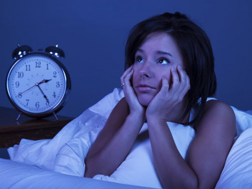 Study says bathing few hours before going to bed can enhance your sleep | रात्री झोप येत नसेल तर आधी समजून घ्या शरीराचं तापमान आणि झोपेचं कनेक्शन!