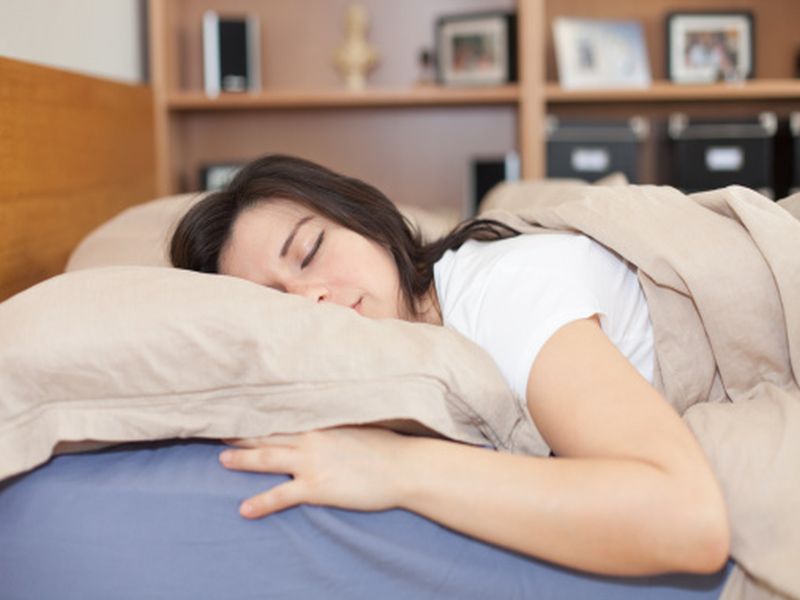 ill effect of sleeping on your tummy is bad for your health | 'या' कारणांमुळे पोटावर झोपणे आरोग्याच्या दृष्टीने ठरू शकते घातक!