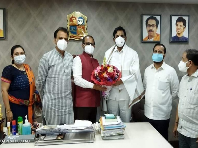In the NCP-Shiv Sena quarrel, the BJP MLA Sanjay Kelkar met the mayor Naresh Mhaske | राष्ट्रवादी-शिवसेना भांडणांत BJP आमदारानं घेतली महापौरांची भेट, चर्चेला उधाण