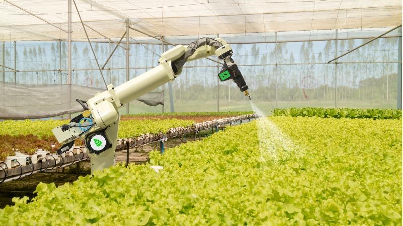 Agricultural anchor robot shoulders; | शेतीचा नांगर रोबोटच्या खांद्यावर; १८ कोटींचा निधी